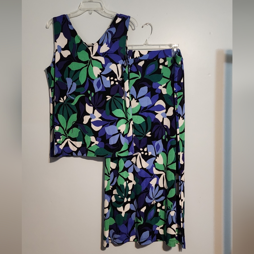 NWT Chicos 2 Travelers Floral Sleeveless Top and Skirt Set $180 Set